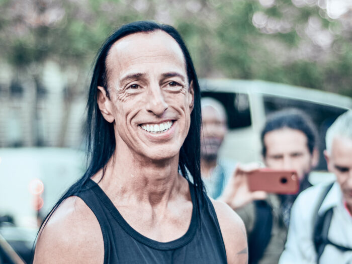 Rick Owens
Rick Owens — очень такой мрачный и самобытный дизайнер одежды, но иногда он делать дизайны других объектов, вот вам один такой случай.
Rick O...
