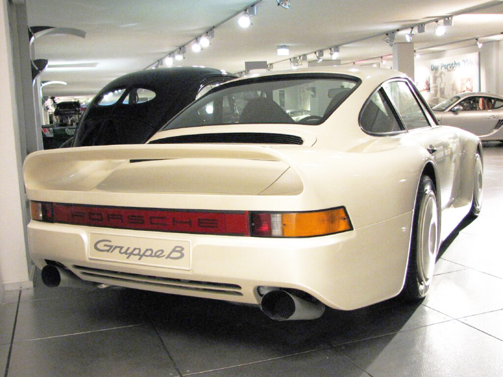 Porsche 959 concept car 1983
Porsche 959 concept car 1983 - очень крутой концепт-кар от всем известного немецкого производителя. В дизайнер легко угадывается 911.
Porsche 959 ...