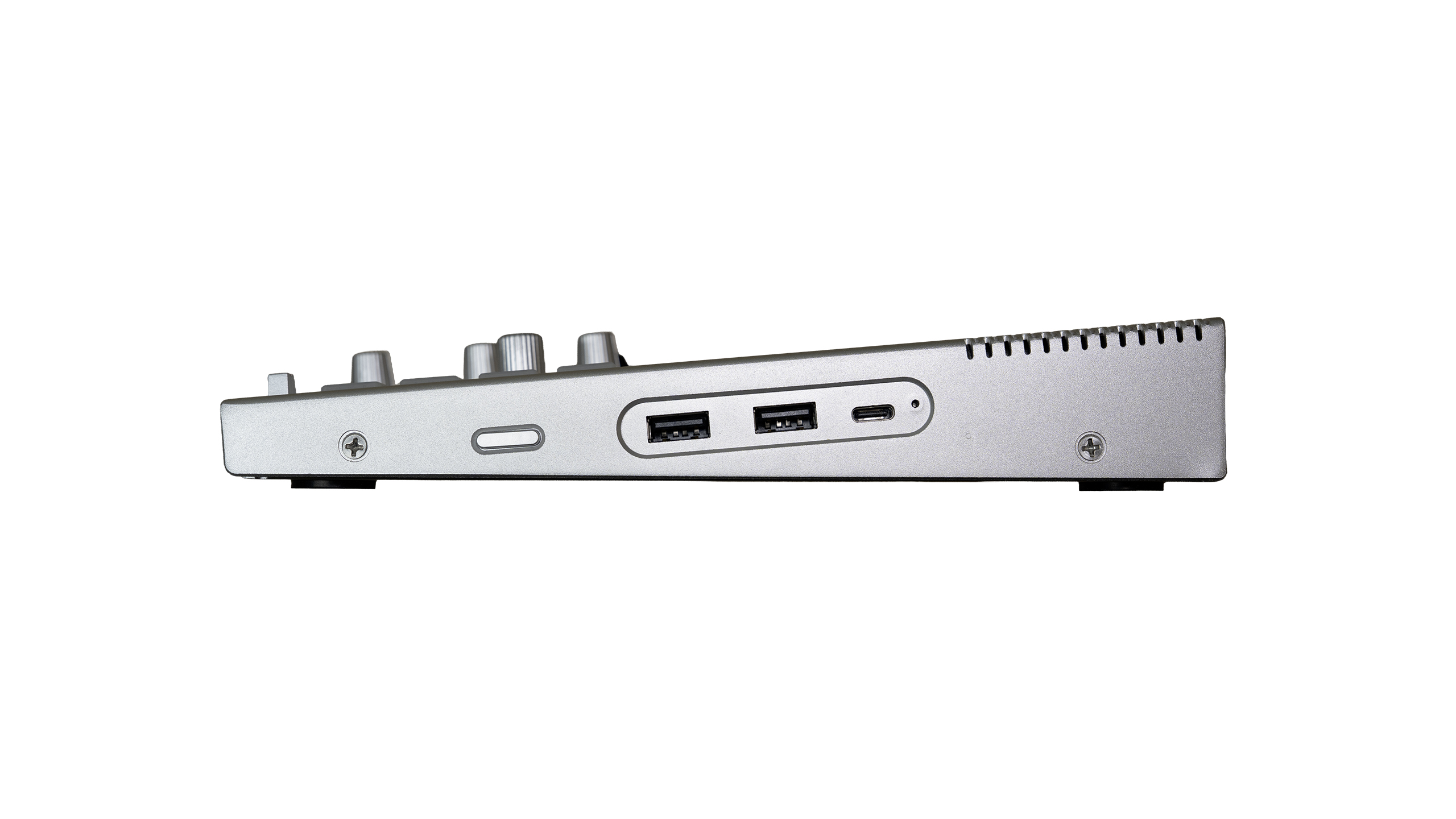 Порты подключения USB-A для флешек на боковой стороне
